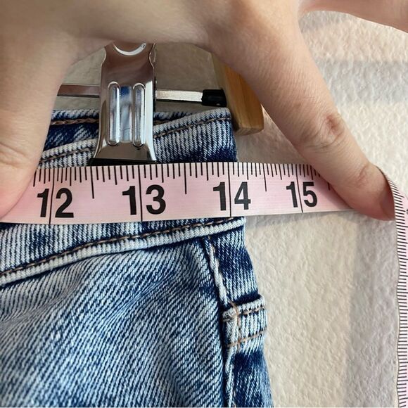 Hollister Ultra High Rise Acid Wash Ripped Patch Mom Jean Vintage Stretch - Picture 11 of 12